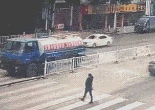 洒水车多次喷湿行人怎么处理如果洒水车多次喷湿行人，可以采取以下措施处理