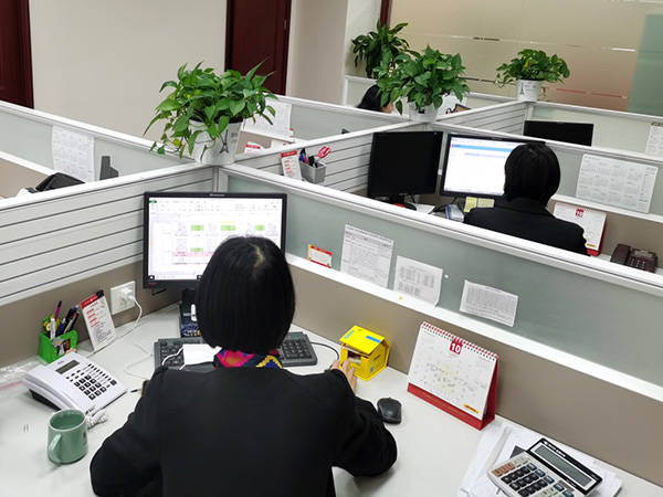 杭州银行支行要求员工周末无偿加班杭州银行支行要求员工周末无偿加班，探讨背后的原因与影响